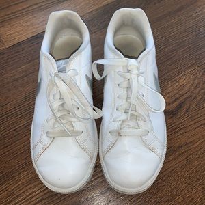 COPY - WHITE NIKE SNEAKERS WOMENS SIZE 9 WORN TWI…